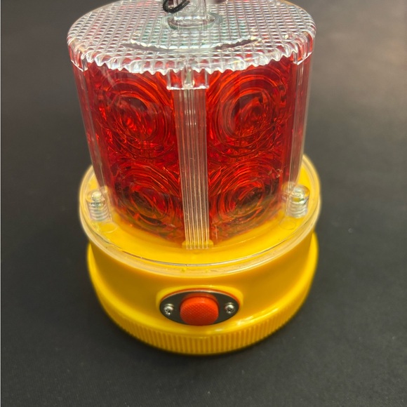 Bright Beacon Warning Light/ Strong Magnet for automobile roof: Battery Powered - Picture 3 of 6